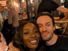 AJ Odudu faz uma exibição apaixonada com seu lindo noivo Peter Gibson enquanto ela compartilha fotos apaixonadas do casal depois de revelar que seus planos de casamento estão atualmente em espera Cinco meses depois de anunciar o noivado, AJ Odudu mostrou que ainda estava apaixonada como sempre, ao compartilhar um monte de fotos românticas no Instagram com seu noivo Peter Gibson