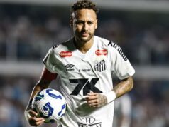 ASSISTA: Neymar é titular apesar de lesão, marca e assiste para ajudar o Santos a sair da zona de rebaixamento ASSISTA: Neymar é titular apesar de lesão, marca e assiste para ajudar o Santos a sair da zona de rebaixamento