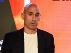 ASSISTIR: Ex-presidente do futebol espanhol desonrado é atacado com ovos por seu próprio tio ASSISTIR: Ex-presidente do futebol espanhol desonrado é atacado com ovos por seu próprio tio