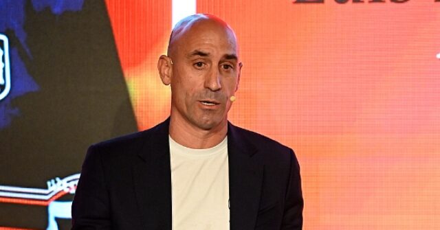 ASSISTIR: Ex-presidente do futebol espanhol desonrado é atacado com ovos ASSISTIR: Ex-presidente do futebol espanhol desonrado é atacado com ovos por seu próprio tio