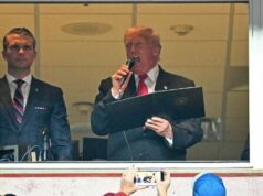 ASSISTIR: Fãs Boo enquanto Trump jura membros militares no jogo dos comandantes ASSISTIR: Fãs Boo enquanto Trump jura membros militares no jogo dos comandantes