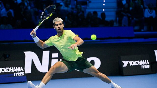 ATP Finals: Alcaraz enfrentará Sinner na disputa pelo título
