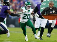 Aaron Glenn evita a pergunta sobre por que Breece Hall não estava em campo para a quarta descida crítica dos Jets Breece Hall corre com a bola durante a derrota dos Jets em 24 de novembro para os Ravens.