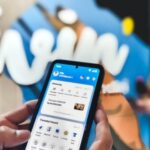 Abrindo o Livin' Fest 2025 no Undip Dome Semarang, o Bank Mandiri sinergiza MPMEs e a economia criativa