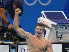 Adam Peaty ‘ganha incríveis £ 1,4 milhão depois de se inspirar no mentor e sogro Gordon Ramsay’ Adam Peaty supostamente arrecadou incríveis £ 1,4 milhão depois de se inspirar em seu 'mentor', o sogro Gordon Ramsay (Adam visto em 2016)