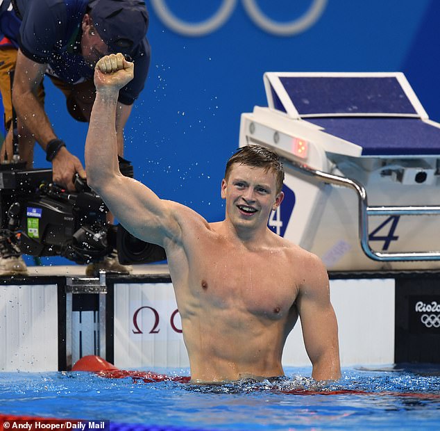 Adam Peaty 'ganha incríveis £ 1,4 milhão depois de se Adam Peaty supostamente arrecadou incríveis £ 1,4 milhão depois de se inspirar em seu 'mentor', o sogro Gordon Ramsay (Adam visto em 2016)