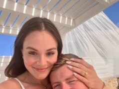 Adam Peaty insiste que há ‘dois lados para cada história’ em meio a ‘tempos desafiadores’ enquanto o nadador quebra o silêncio sobre a tóxica briga familiar que ofuscou seu casamento com a noiva Holly Ramsay Adam Peaty insistiu que há 'dois lados para cada história' em meio a 'tempos desafiadores' ao quebrar o silêncio sobre a tóxica briga familiar que ofuscou seu casamento com Holly Ramsay