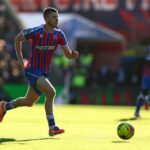 Adam Wharton jogando contra a Albânia pela Inglaterra.