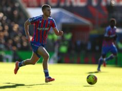 Adam Wharton impressiona em meio a ligações com o Man Utd, mas é ofuscado pela estrela de 65 toques Adam Wharton jogando contra a Albânia pela Inglaterra.