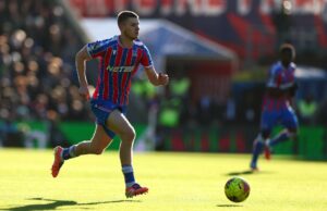 Adam Wharton impressiona em meio a ligações com o Man Utd, mas é ofuscado pela estrela de 65 toques Adam Wharton jogando contra a Albânia pela Inglaterra.