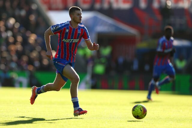 Adam Wharton jogando contra a Albânia pela Inglaterra.