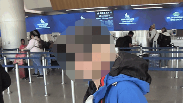 Adivinhe quem é esta estrela solitária! 112425_anna_faris_guess_who_blur_kal