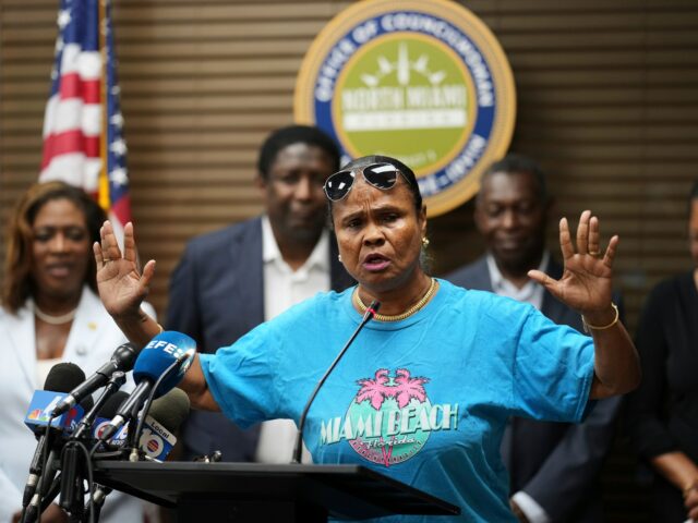 Administração Trump proíbe proteções temporárias de imigração para haitianos
