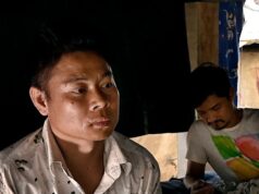 Administração ‘iludida’ de Trump considera Mianmar seguro e diz aos cidadãos para voltarem para casa A secretária de Segurança Interna, Kristi Noem, ouve o discurso do presidente Donald Trump durante uma reunião no Salão Oval em 17 de novembro de 2025.