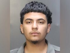 Adolescente acusado de conspirar para matar o novo namorado da mãe de seu bebê teve que pedir carona: policiais Hugo Carlin, 19, foi preso em 12 de novembro sob a acusação de solicitação criminal-assassinato e está detido na Cadeia do Condado de McLennan sob fiança de US$ 250.000 (Prisão do Condado de McLennan)