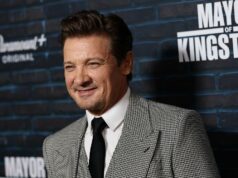 Advogado de Jeremy Renner envia carta de cessação e desistência ao cineasta Yi Zhou sobre alegações de assédio Jeremy Renner participa do Netflix Tudum 2025: The Live Event no The Kia Forum em 31 de maio de 2025 em Inglewood, Califórnia