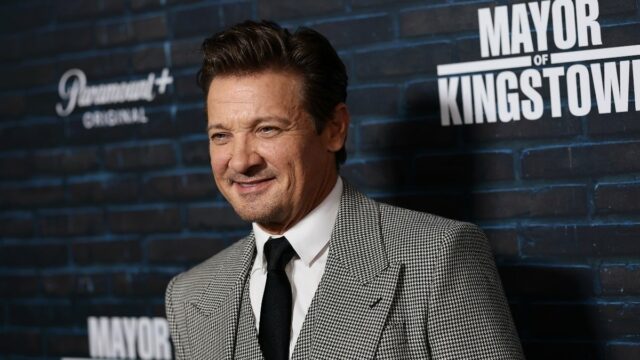 Advogado de Jeremy Renner envia carta de cessação e desistência Jeremy Renner participa do Netflix Tudum 2025: The Live Event no The Kia Forum em 31 de maio de 2025 em Inglewood, Califórnia