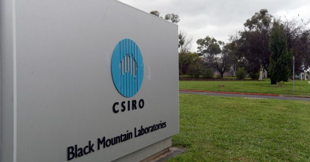 Os cientistas da CSIRO afirmam que têm menos tempo para investigação e são forçados a realizar tarefas braçais. (AAP)
