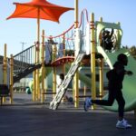 Agentes do ICE vistos perto da escola primária de Oakland solicitam bloqueio