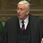 Sir Lindsay Hoyle, o presidente da Câmara dos Comuns, juntou-se hoje àqueles que zombaram de Rachel Reeves por causa de seu orçamento 'hokey-cokey'