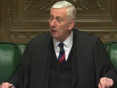 Agora, até o presidente da Câmara dos Comuns zomba do orçamento ‘hokey-cokey’ de Rachel Reeves! Lindsay Hoyle critica o chanceler por causa da reviravolta caótica no imposto de renda – depois que especialistas atacam o ‘circo’ do Tesouro Sir Lindsay Hoyle, o presidente da Câmara dos Comuns, juntou-se hoje àqueles que zombaram de Rachel Reeves por causa de seu orçamento 'hokey-cokey'