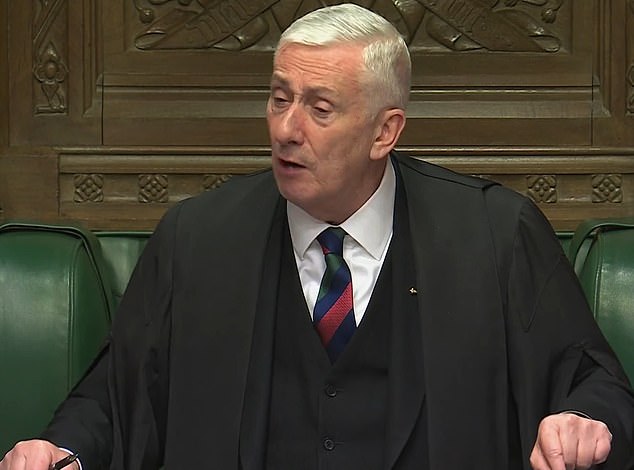 Agora, até o presidente da Câmara dos Comuns zomba do Sir Lindsay Hoyle, o presidente da Câmara dos Comuns, juntou-se hoje àqueles que zombaram de Rachel Reeves por causa de seu orçamento 'hokey-cokey'