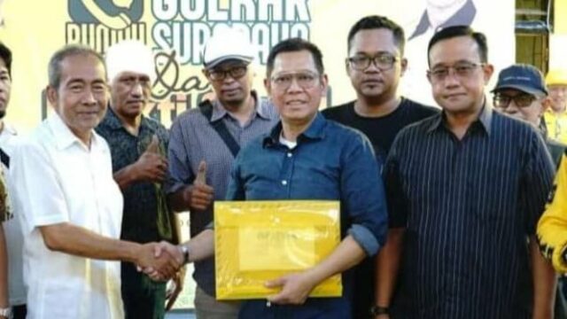 Ainda líder do DPR, Adies Kadir lida diretamente com casos de disputa de terras em Surabaya
