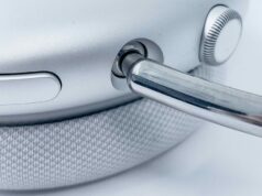 AirPods Max sofrendo as três luzes âmbar da morte? Congelá-los pode ajudar AirPods Max sofrendo as três luzes âmbar da morte | Close do conector