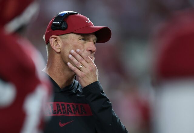 Alabama HC responde a brigas internas de jogadores durante derrota College football head coach Kalen Deboer of the Alabama Crimson Tide