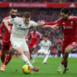 Ruben Amorim grita apaixonadamente com jaqueta do Manchester United