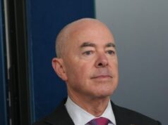 Alejandro Mayorkas uma vez admitiu que ‘nem todos’ os afegãos importados pela administração Biden foram examinados ‘pessoalmente’ Alejandro Mayorkas uma vez admitiu que 'nem todos' os afegãos importados pela administração Biden foram examinados 'pessoalmente'