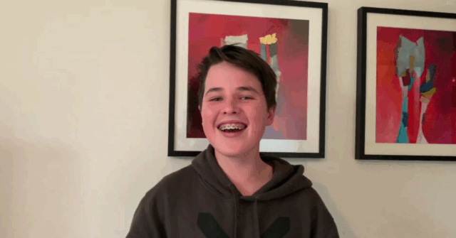 Max McKenzie morreu de anafilaxia após consumir acidentalmente nozes às quais era alérgico enquanto estava na casa de um parente em agosto de 2021.