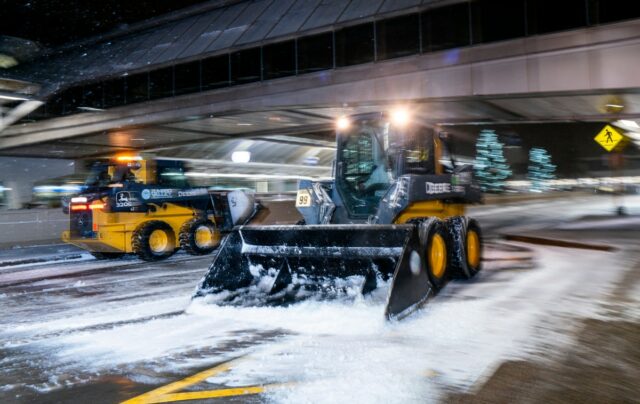 Alerta de tempestade de inverno com 24 polegadas de neve caindo: 'Condições de nevasca'
