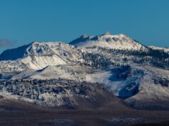 Alerta de tempestade de inverno com mais de 60 centímetros de neve caindo Alerta de tempestade de inverno com mais de 60 centímetros de neve caindo