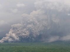 Alerta de voo para a Austrália após enorme erupção de vulcão na Indonésia Alerta de voo para a Austrália após enorme erupção de vulcão na Indonésia