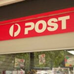 Um homem de Melbourne está lutando contra o Australia Post depois de receber uma cobrança de mais de US$ 1.500 para que sua correspondência seja entregue.