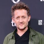 De 'Buffy' à terapia psicodélica e revelações para mim também: a vida incomum de Eliza Dushku fora dos holofotes