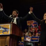 Alexandria Ocasio-Cortez diz que os americanos não ficarão 'intimidados' após a vitória de Zohran Mamdani enquanto Trump foge da responsabilidade