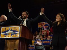 Alexandria Ocasio-Cortez diz que os americanos não ficarão ‘intimidados’ após a vitória de Zohran Mamdani enquanto Trump foge da responsabilidade Alexandria Ocasio-Cortez diz que os americanos não ficarão 'intimidados' após a vitória de Zohran Mamdani enquanto Trump foge da responsabilidade