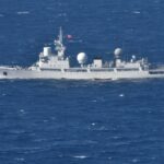 Aliado dos EUA acompanha navio espião da China navegando pelo território