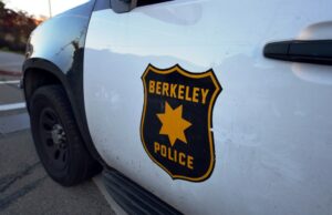 Homem morre em acidente de scooter em Berkeley Aluno da UC Berkeley que morreu após possível afogamento é identificado