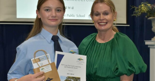 Alunos comemoram formatura de 2025, marcando conquistas e dedicação Alunos comemoram formatura de 2025, marcando conquistas e dedicação