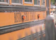 Alunos, pais e professores de Boston expressam oposição às novas propostas de fechamento de escolas Yahoo news home