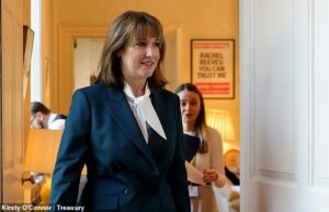 Amaldiçoada por suas próprias palavras: todas as promessas que Rachel Reeves fez sobre impostos… enquanto o Chanceler se prepara para quebrá-las no orçamento Amaldiçoada por suas próprias palavras: todas as promessas que Rachel Reeves fez sobre impostos… enquanto o Chanceler se prepara para quebrá-las no orçamento