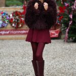 Amy Childs exibiu uma exibição de pernas compridas com um minivestido festivo e botas de cano alto enquanto entrava no espírito festivo para filmar o especial de Natal da TOWIE na quinta-feira.