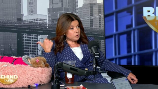 Ana Navarro critica Trump por arrastar a visita de Marjorie Ana Navarro critica Trump por arrastar a visita de Marjorie Taylor Greene a 'The View': 'Ele apareceu várias vezes' | Vídeo