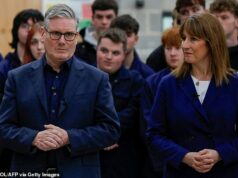 Anarquia no governo como ‘inimigo’ do primeiro-ministro Wes Streeting celebra a humilhante reviravolta do imposto de renda de Reeves enquanto o ‘orçamento mais caótico de todos os tempos’ se desfaz O repensar de Rachel Reeves parece ter sido motivado pelo pânico em Downing Street sobre a ameaça a Keir Starmer (foto juntos ontem), com os parlamentares trabalhistas furiosos com a perspectiva de quebrar as promessas do manifesto