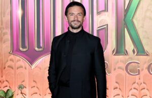 Andrew Lloyd Webber responde ao argumento de Jonathan Bailey sobre ‘Cats’ com uma sugestão diferente: ‘Parece um fantasma’ | Vídeo Andrew Lloyd Webber responde ao argumento de Jonathan Bailey sobre 'Cats' com uma sugestão diferente: 'Parece um fantasma' | Vídeo