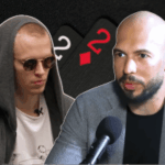 Andrew Tate parece estar promovendo a plataforma de cassino online de Ossi Ketola, Duel. Um gráfico de imagem dividida mostrando um homem encapuzado e óculos escuros à esquerda, sentado em uma mesa de pôquer, e um homem careca falando em um microfone à direita, contra um fundo com cartas de baralho.