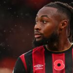 Antonine Semenyo jogando contra o Fulham